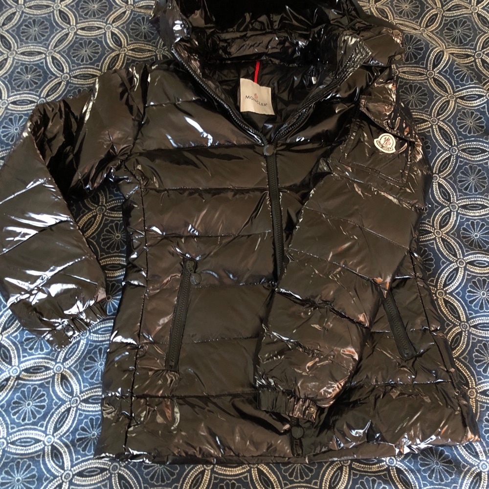 Womens winter puffer coat.  Never worn.